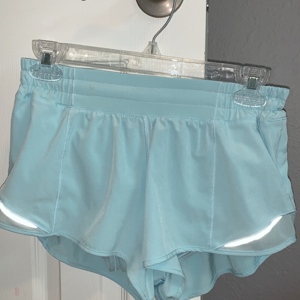 lululemon hotty hot 2.5 inch shorts